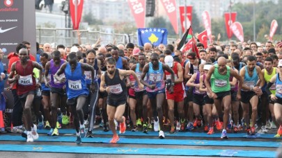 İstanbullulardan  maraton organizasyonuna tepki: İBB yuhalandı!