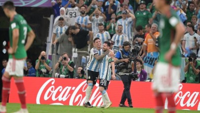 Messi sahneye çıktı,  Arjantin,  Dünya Kupası'nda ilk galibiyetini aldı