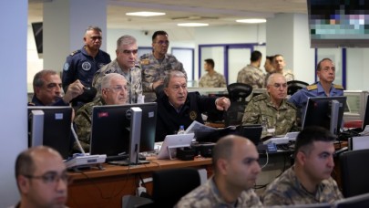 Pençe-Kılıç Harekatı: Bakan Akar'dan harekat merkezinde flaş açıklamalar