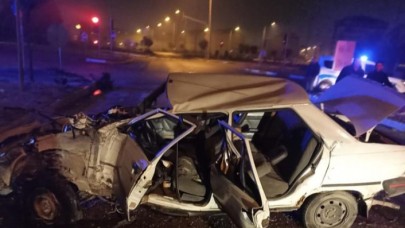 Sivas'ta yolcu otobüsüyle çarpışan otomobildeki 1 kişi öldü,  1 kişi yaralandı