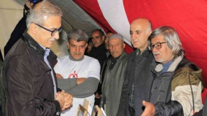 SSB Başkanı İsmail Demir’den Evlat Nöbetindeki Annelere Ziyaret