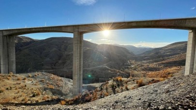 Türkiye'nin en yüksek ayaklı viyadüğü trafiğe açılıyor