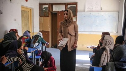 Afganistan'da Taliban'dan kadınlarla ilgili skandal bir karar daha