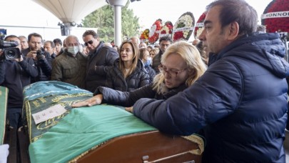 Çankaya'daki kazada ölen Tuğçe Cırık son yolculuğuna uğurlandı: Bengi Cırık ve Hüseyin Kayıhan Cırık'ın gözyaşları sel oldu