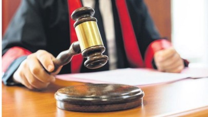 Hakim dehşet saçtı! Önce tekme attı sonra bacağından vurdu