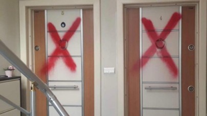 İnanılmaz olay: Didim'de Alevi vatandaşların evinin kapısına kırmızı çarpı koyan bakın kim çıktı?