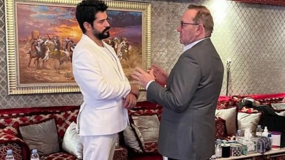 Kevin Spacey ile buluşan Burak Özçivit'e tepki yağdı