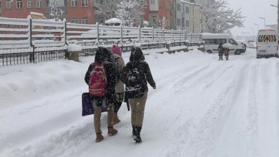 Meteoroloji uyardı: Kar,  yağmur,  fırtına geliyor! 2 ilde okullar tatil edildi