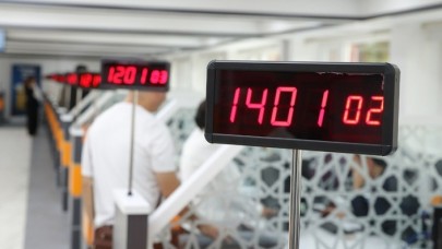 Nüfus müdürlükleri,  kimlik,  pasaport ve sürücü belgesi başvuruları için ek mesai yapıyor