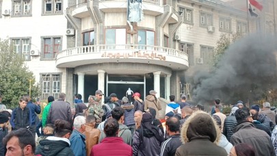 Suriye'nin güneyi de karıştı: Hayat pahalılığını protesto eden halka ateş açıldı,  ölü ve yaralılar var