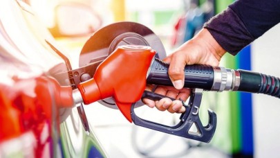 Bu gece yarısından itibaren benzine indirim geliyor