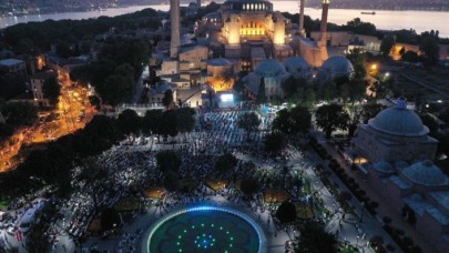 Diyanet İşleri Başkanı Erbaş,  Ayasofya'da gençlerle sabah namazında buluştu