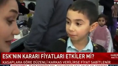 Karne günü mikrofon uzatılan çocuğun sözleri herkesi duygulandırdı: 'Annem karne hediyesi olarak et aldı'