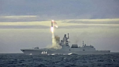 Rusya'dan dünyayı dehşete düşüren hamle: Sesten 10 kat hızlı Hipersonik Tsirkon füzesinin düğmesine bastı