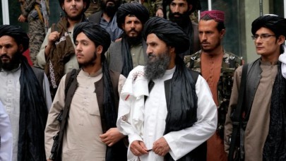 Taliban yönetimi,  yerli ve milli otomobilini görücüye çıkardı!