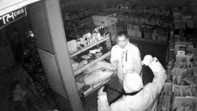 Satır,  bıçak ve oyuncak tabanca ile markete girip dehşeti yaşattılar