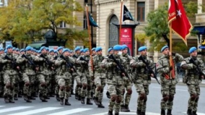 Türk ordusunun adımları Bakü sokaklarını inletti: Görüntüler tüyleri diken diken ediyor