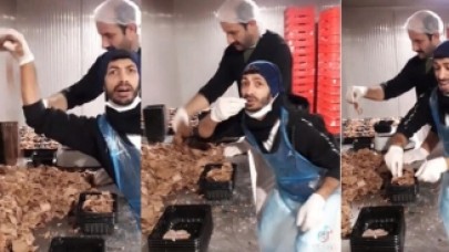 Hazır döner paketleyen iki çalışanın skandal görüntüsü herkesi ayağa kaldırdı!
