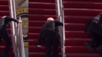 Biden'ın uçağa binerken 3 kez düşmesi gündem oldu