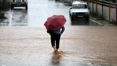 Adana'da Sağanak Hayatı Olumsuz Etkiliyor