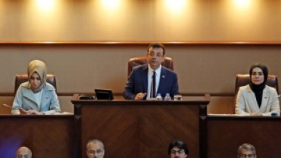 İBB meclisinde tepki çeken anlar: İstiklal Marşı'nda ayağa kalkmadılar!