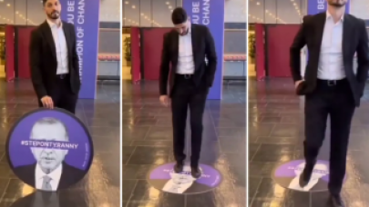 Gülen'in manevi oğlu Enes Kanter'den alçak paylaşım: Cumhurbaşkanı Erdoğan'ın posterini çiğnedi