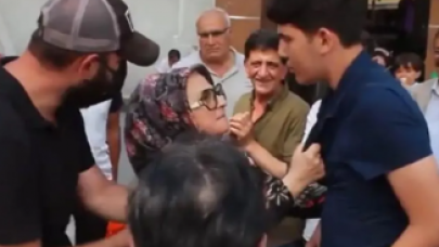 Sokak röportajına damga vuran kadın! Sözlerine sinirlendiği gencin yakasına yapıştı