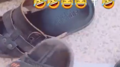 Suriyeli mülteci Atatürk'ün fotoğrafına terliğiyle basarak dalga geçti!