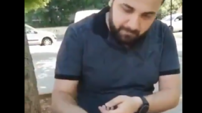 Tepki çeken görüntüler: Parayı et yerken peçete olarak kullandı!