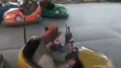 Afganistan'da şoke eden görüntüler: Halk korkudan kaçarken Taliban lunaparka eğlenmeye gitti!