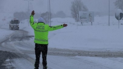 Bolu Dağı'nda Yoğun Kar Yağışı Devam Ediyor