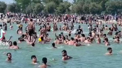 Suriyelilerin denizde attığı sloganlar şoke etti!