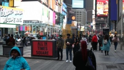  New York sokakları eski kalabalık günlerine geri dönüyor