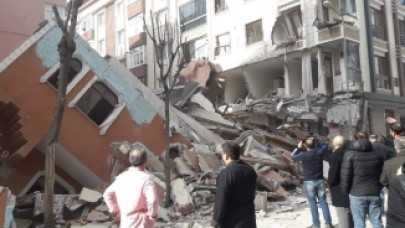 İstanbul Bahçelievler'de bir bina çöktü