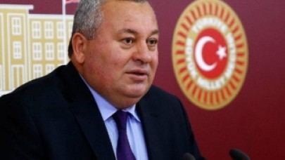 MHP'li Cemal Enginyurt,  Melih Gökçek'i Övdü: 'Gökçek Aynı Benim Gibi,  Dik Dik Konuşuyor'