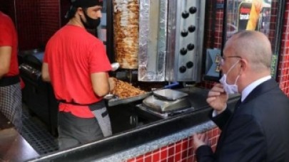 Denizli valisi Ali Fuat Atik kendisiyle ilgilenmeyen dönerciye kızınca işletmeyi kapattı