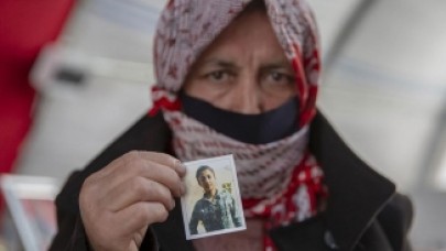 Diyarbakır annelerinin evlat nöbetine bir aile daha katıldı