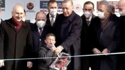 Cumhurbaşkanı Erdoğan'ın elinden mikrofunu kaptı: 'Bay Kemal kim? O adam hain hain'