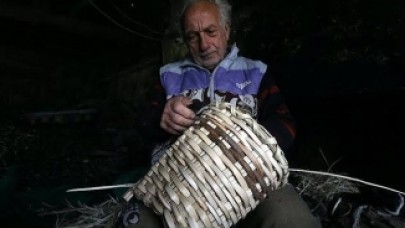 "Dursun Dede" Yalnızlığını Sepet Örerek Unutuyor