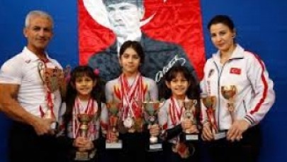 Milli Takım Antrenörü Anne Babanın,  Madalya Avcısı Şampiyon Çocukları