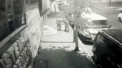 Sabah namazında dehşet dolu anlar! Önüne geleni bıçakladı