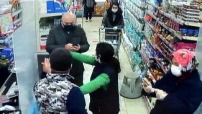 Markette koronavirüs kavgası: 'Maske tak' ikazına uymayıp saldırdı!