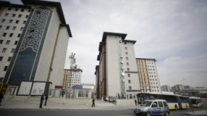 Umre'den dönen vatandaş polisin yüzüne tükürdü: "Ben hastaysam sen de ol"