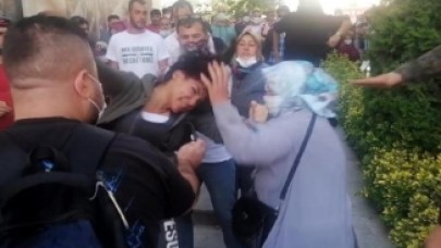 Meydanda buluştular! Kadınlar,  binlerce insanın önünde yasak aşk yüzünden kavga etti