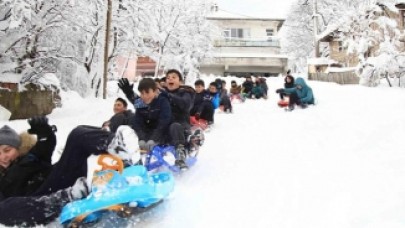 Karda Kayan Çocukları Polise Şikayet Ettiler!