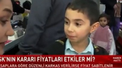 Karne günü mikrofon uzatılan çocuğun sözleri herkesi duygulandırdı: 'Annem karne hediyesi olarak et aldı'