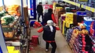 Market çalışanı maskesiz vatandaşı uyarınca nohut fırlattı