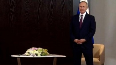 Putin'in Cumhurbaşkanı Erdoğan'ı beklerken İbrahim Kalın'ı taklit etmesi görüşmeye damga vurdu