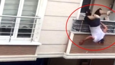 Tartıştığı yakınlarına tencere fırlatırken balkondan düştü!