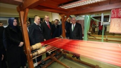 Cumhurbaşkanı Erdoğan,  Hereke Halı Fabrikası'nda İncelemelerde Bulundu